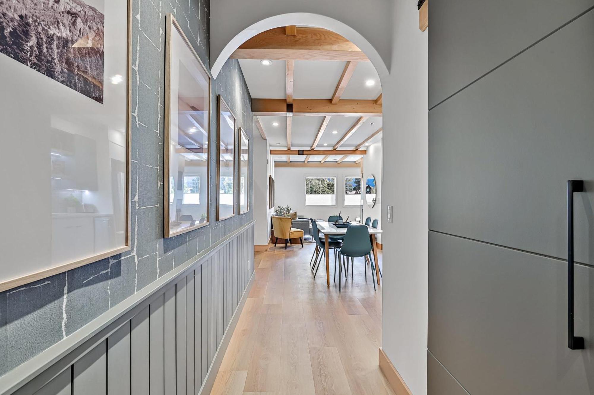 Ravens Crest Lodge - Stunning Views Perfectly Located On Main Street Canmore Esterno foto