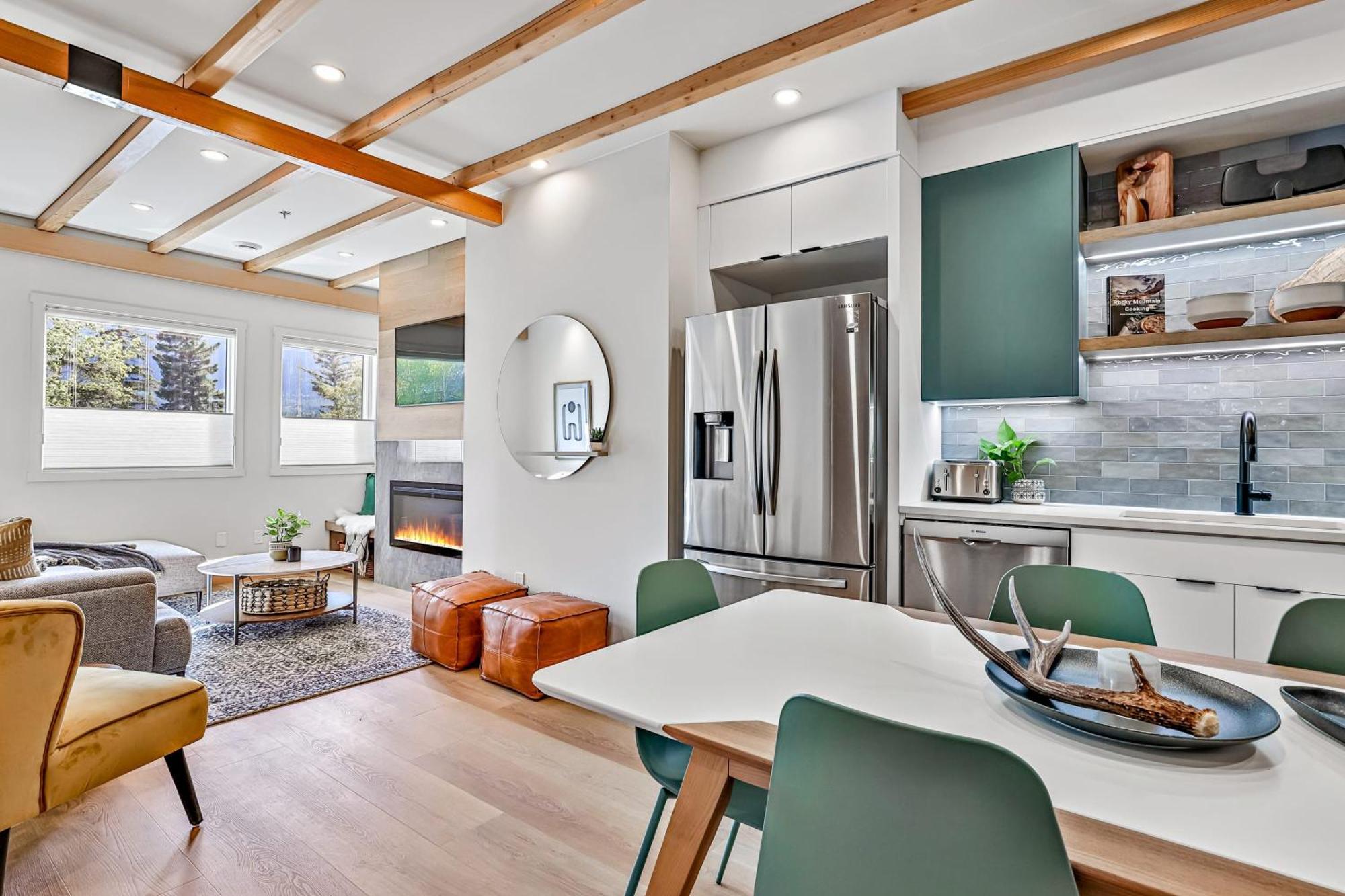 Ravens Crest Lodge - Stunning Views Perfectly Located On Main Street Canmore Esterno foto