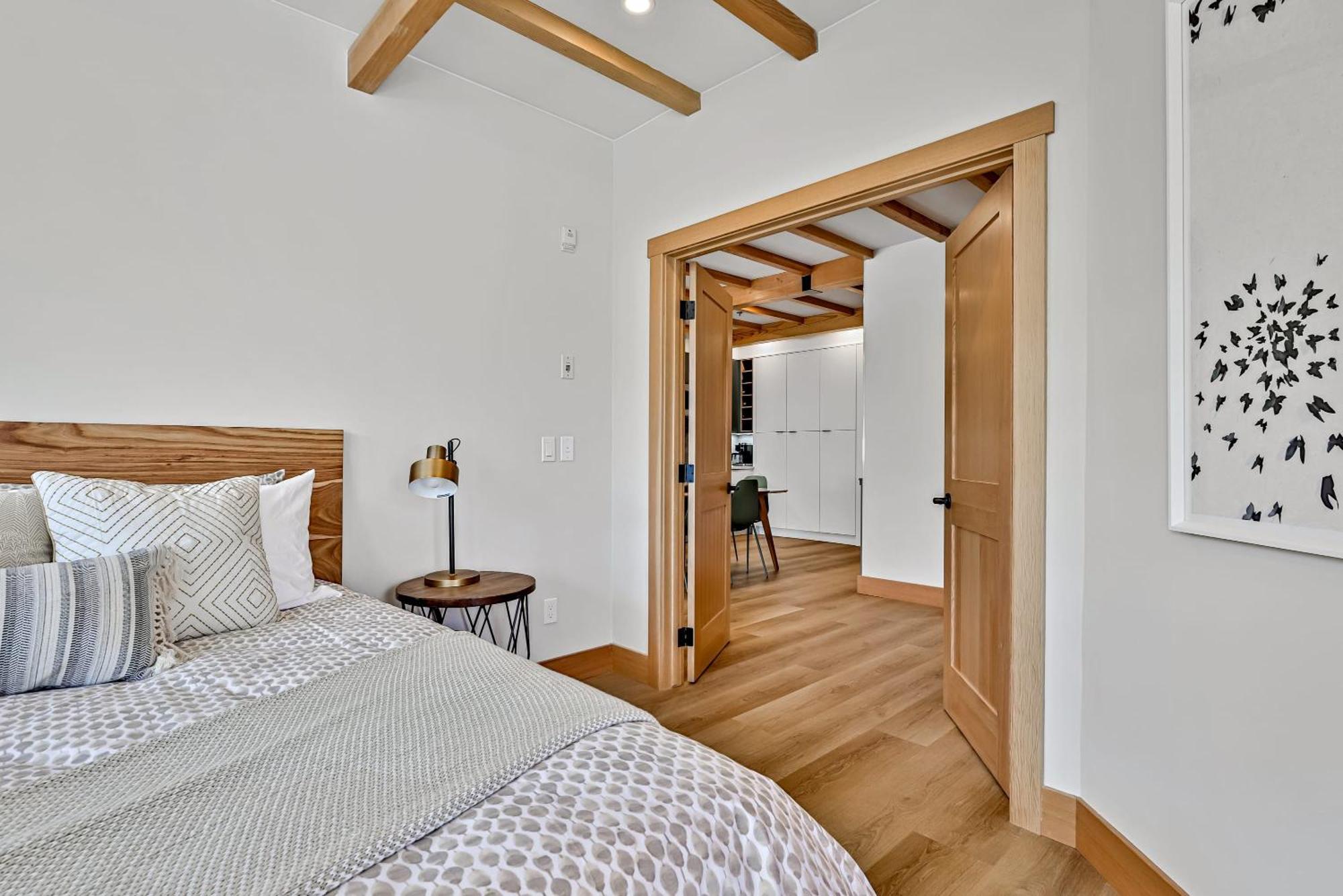 Ravens Crest Lodge - Stunning Views Perfectly Located On Main Street Canmore Esterno foto