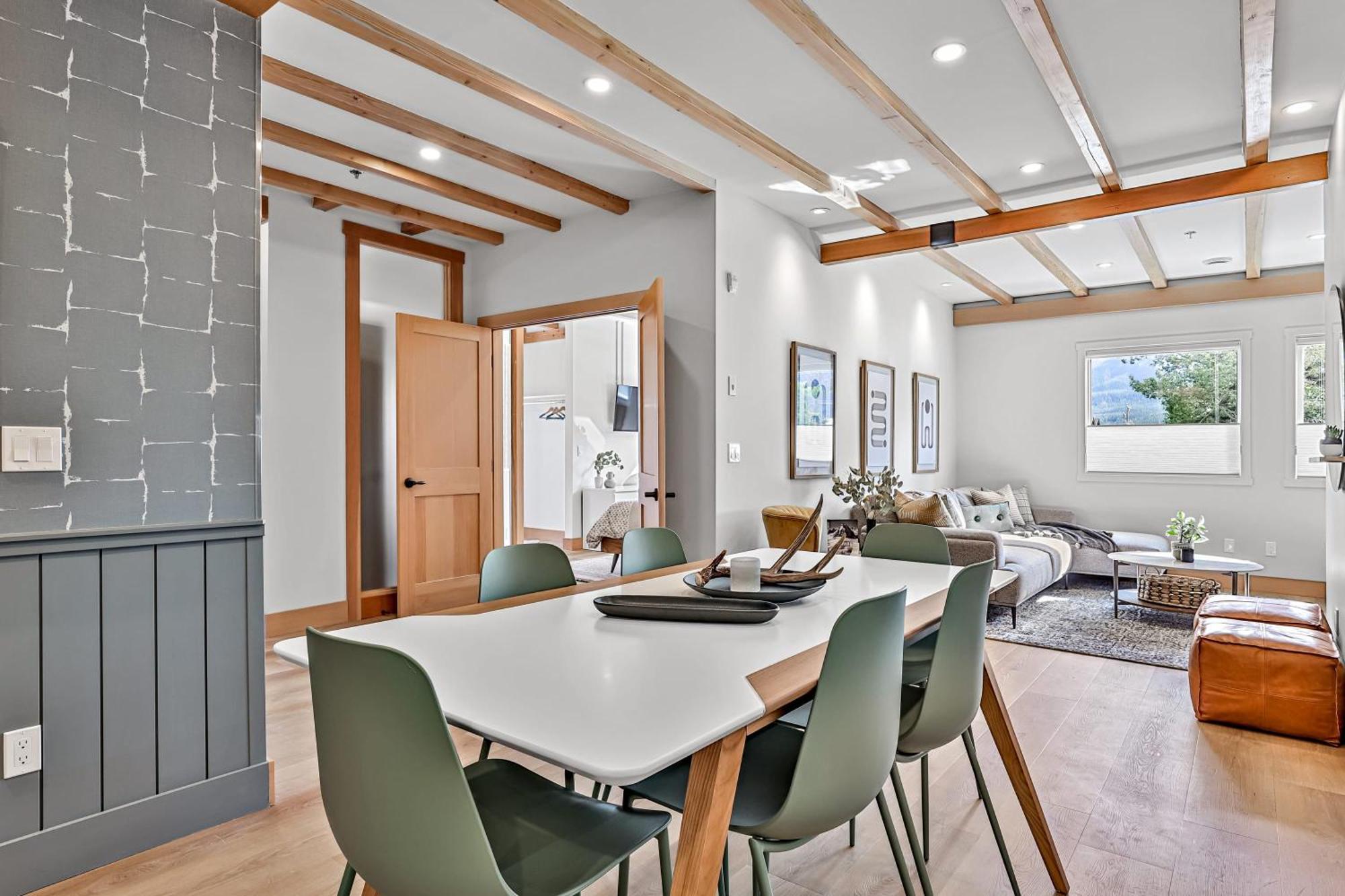 Ravens Crest Lodge - Stunning Views Perfectly Located On Main Street Canmore Esterno foto